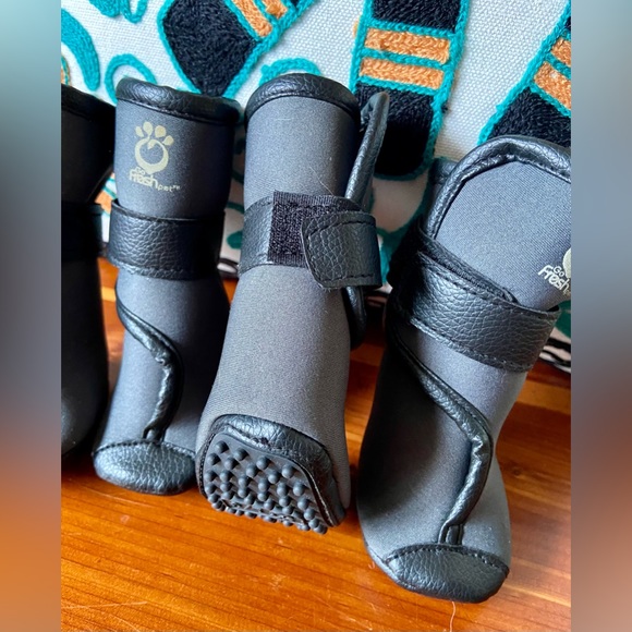 ✨HOST PICK✨ Go Fresh Pet All Terrain Booteez Size Large - Picture 3 of 4